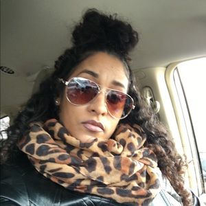 Meet your Posher, Aury